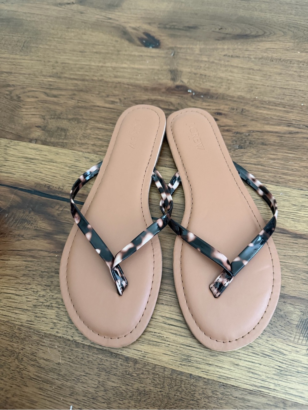 J Crew Neutral Tan Flip Flop Sandals with Tortoiseshell Straps